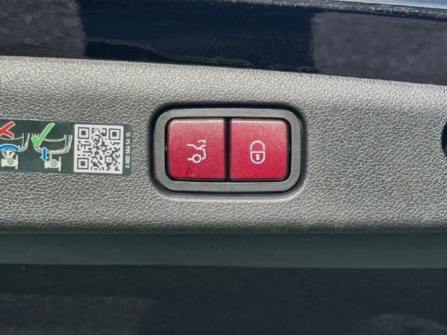 2025 Mercedes-Benz E-Class E350 - Photo 13