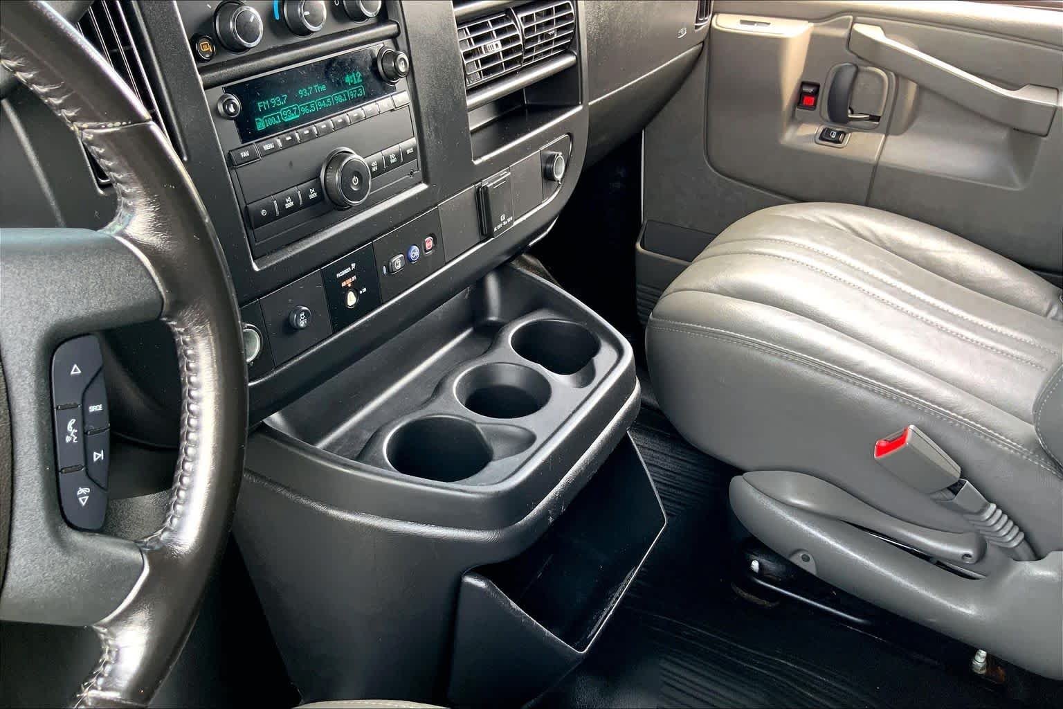 Used 2023 Summit White Chevrolet  image 16