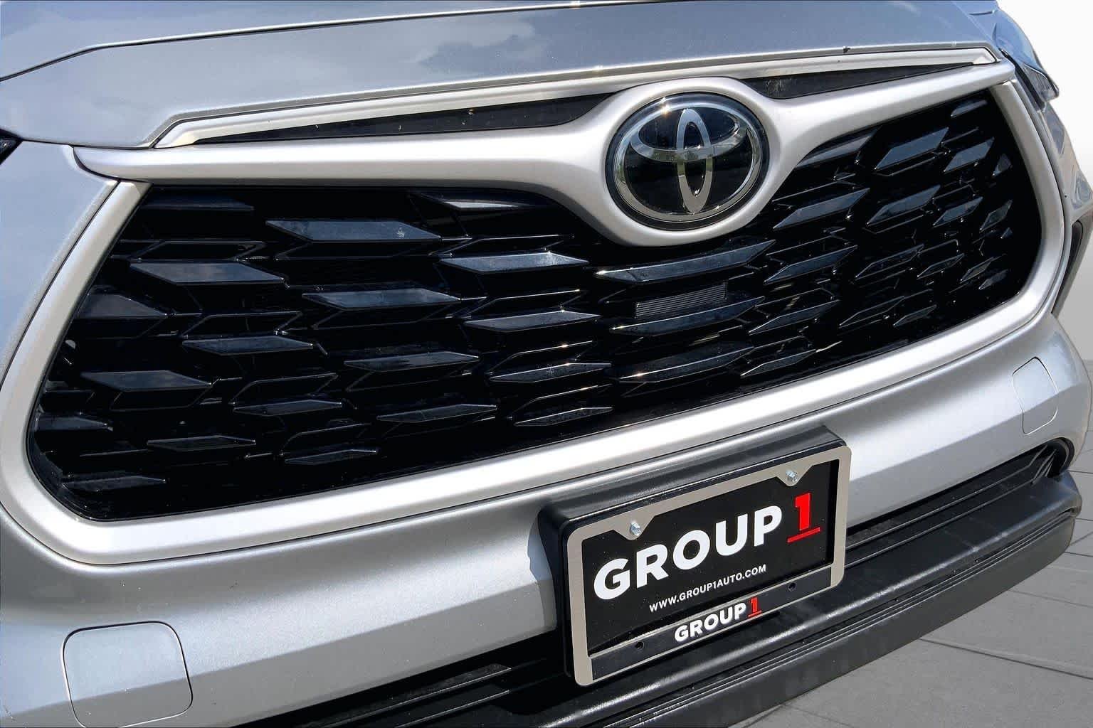Used 2022 Celestial Silver Metallic Toyota XLE image 29
