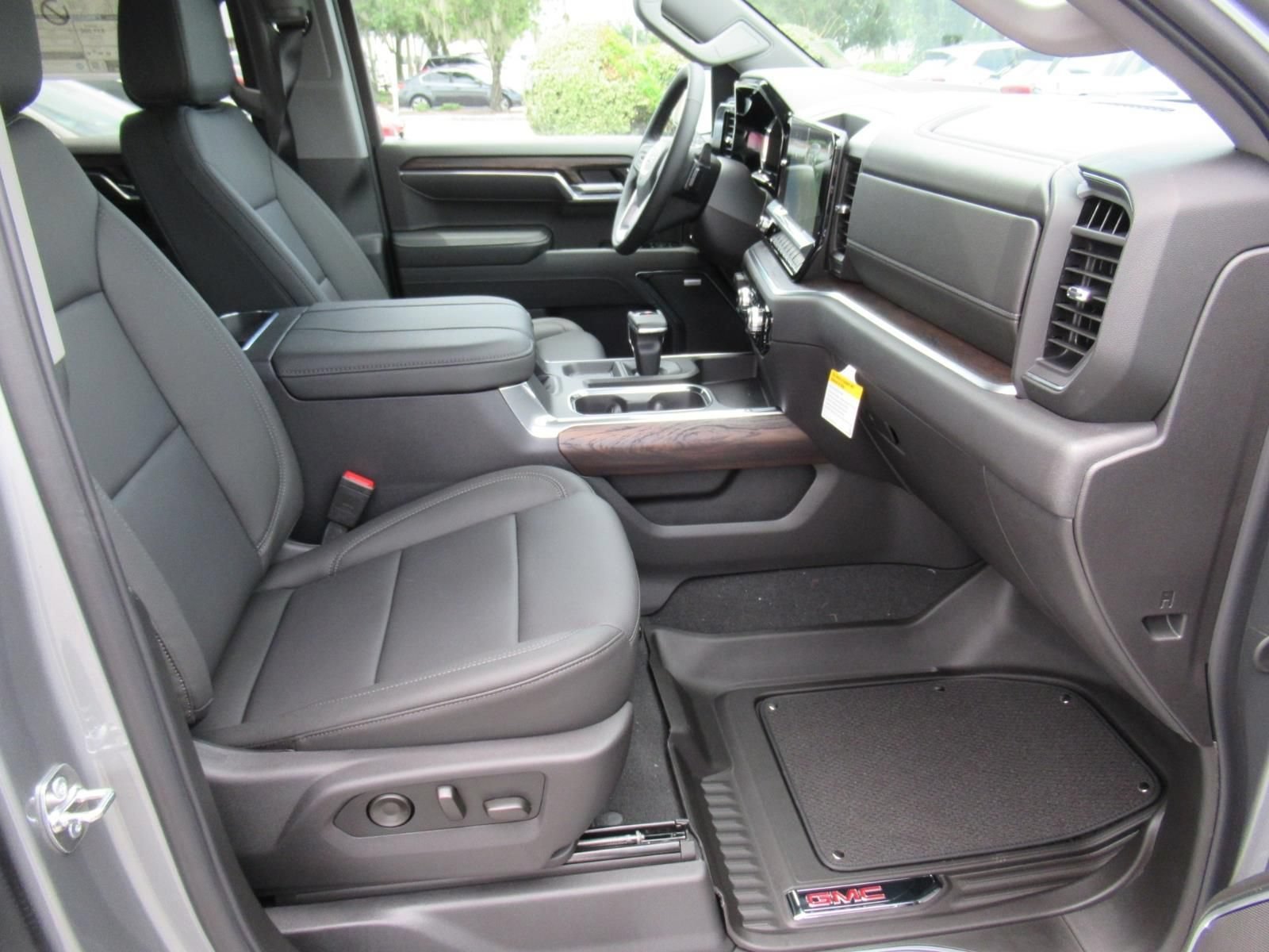 2026 GMC Sierra 1500 SLT - Photo 10