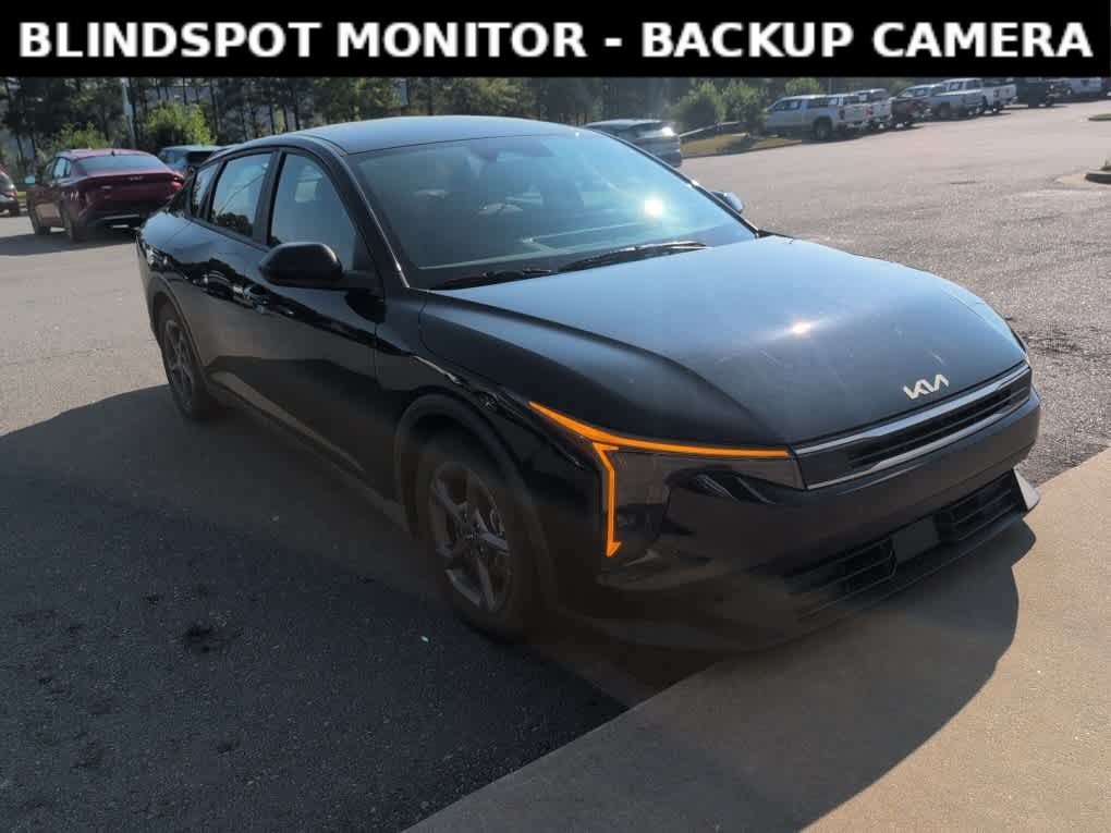 Used 2025 Aurora Black Pearl Kia LXS image 3