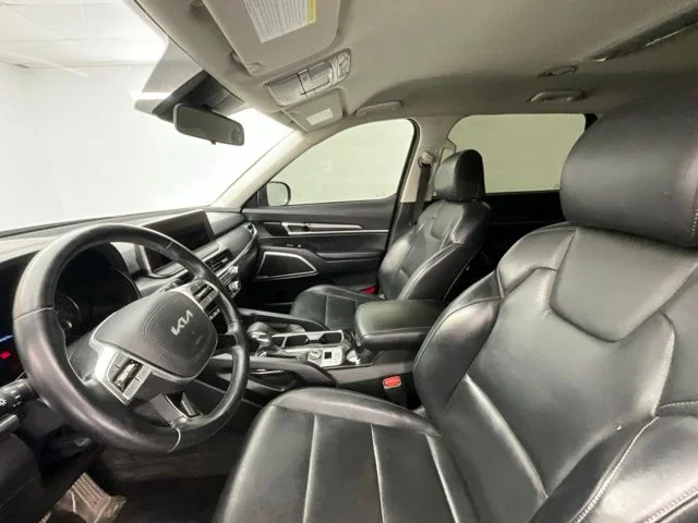 Used 2022 Black Kia LX image 19