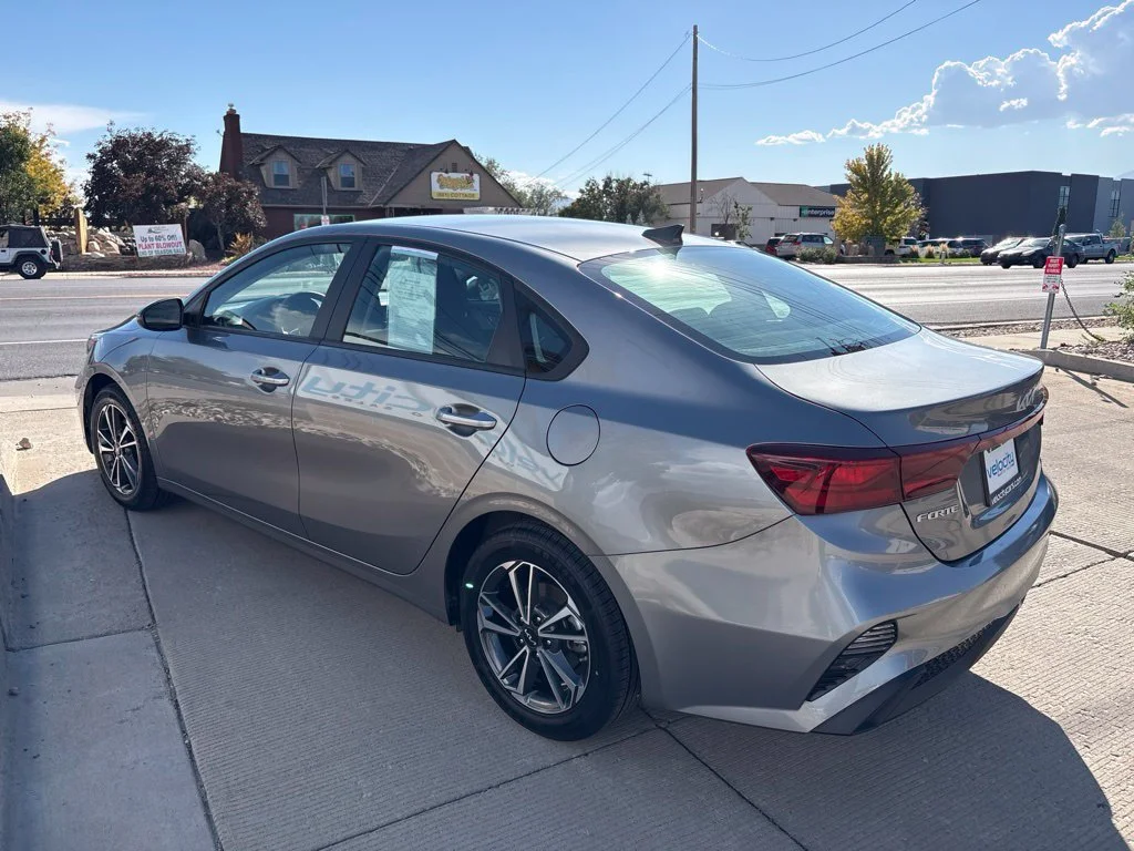 Used 2022 Gray Kia LXS image 6