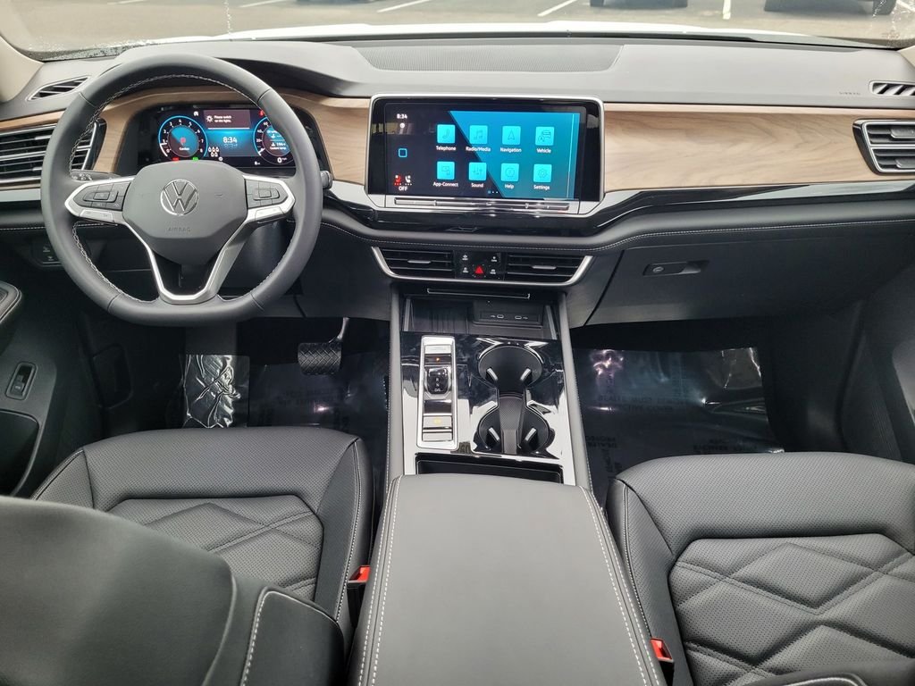New 2026 White/off-white Volkswagen 2.0T SE w/Technology image 16