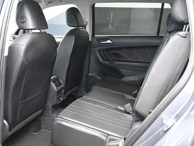 Used 2022 Gray Volkswagen 2.0T SE image 13