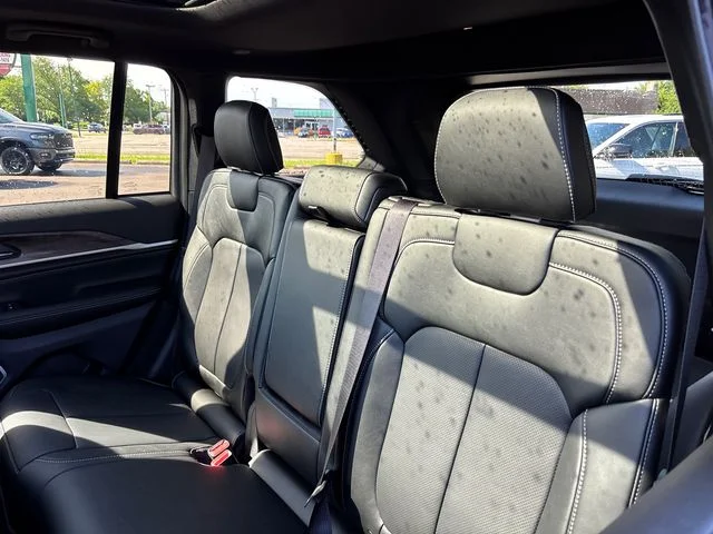 New 2026 Baltic Gray Metallic Clear-Coat Exterior Paint Jeep Limited Reserve image 8