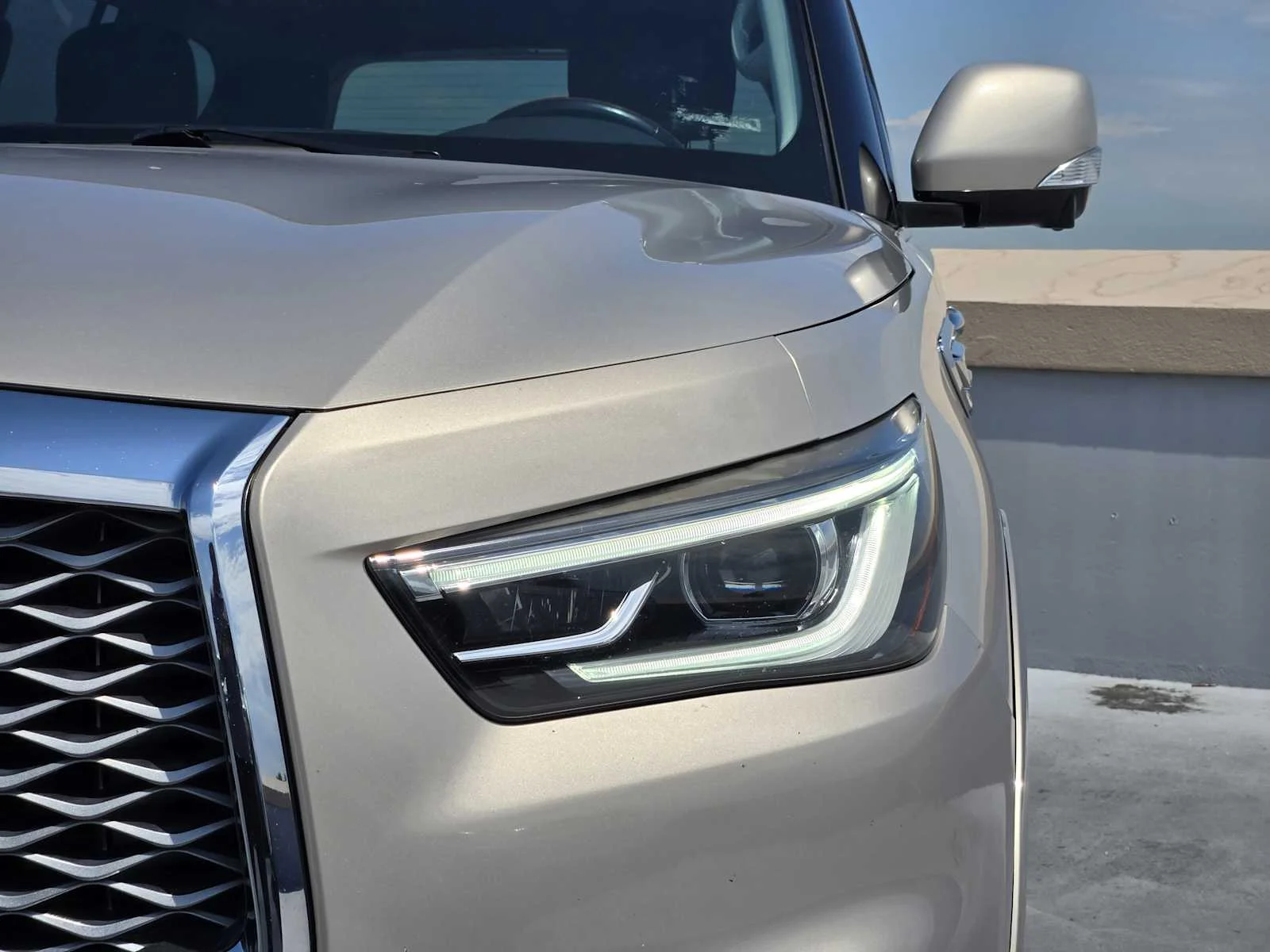 Used 2018 Champagne Quartz INFINITI  image 8