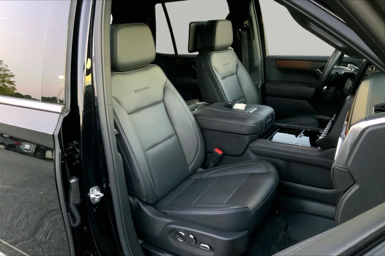 Used 2025 Onyx Black GMC Denali image 8