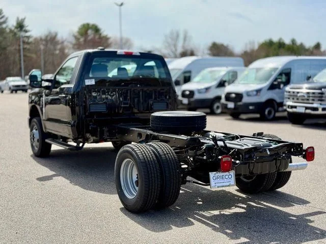 2025 Ford F-350 Super Duty Chassis Cab XL - Photo 6