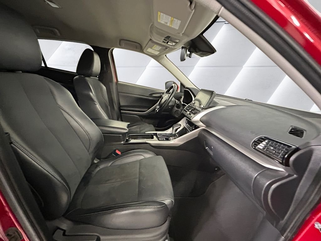 Used 2024 Silver Mitsubishi SE image 13