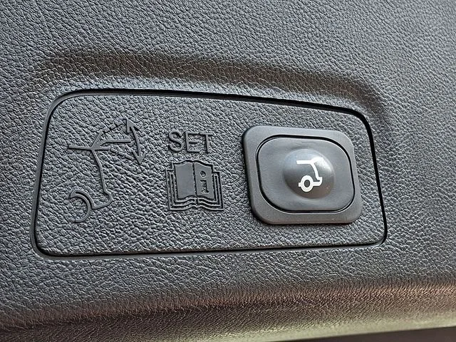 Used 2019 Red Lincoln Reserve image 30