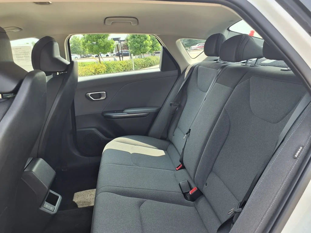 Used 2025 White Kia LXS image 17