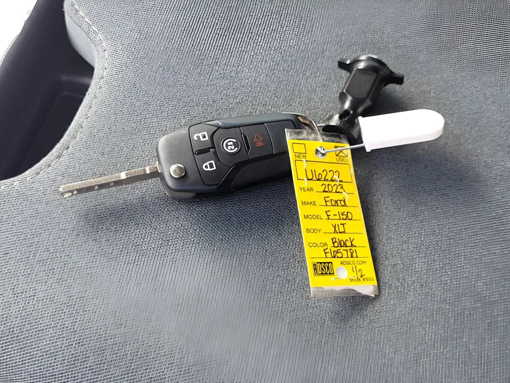 Used 2023 Agate Black Metallic Ford XLT image 28