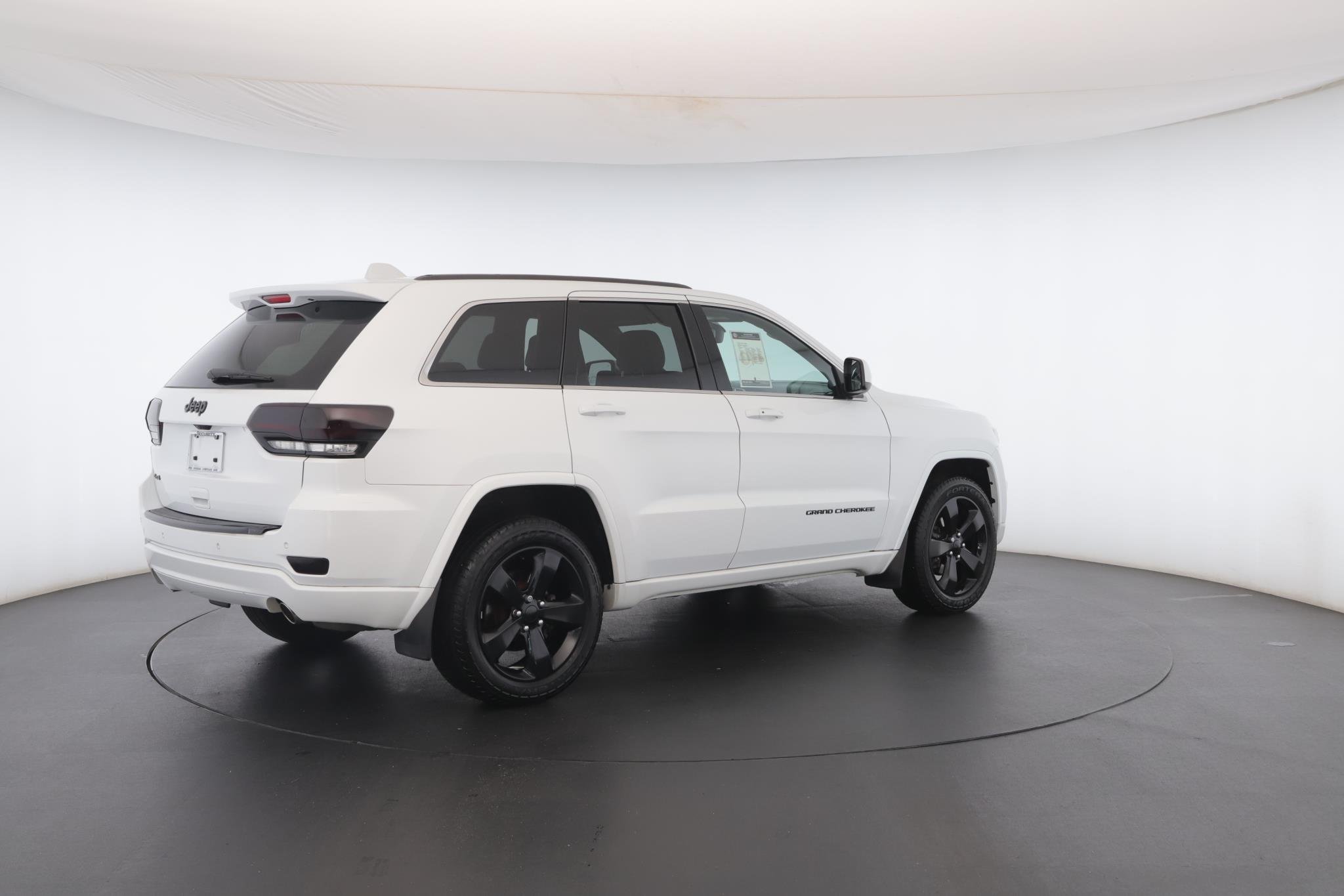 Used 2015 Bright White Clearcoat Jeep Altitude image 29