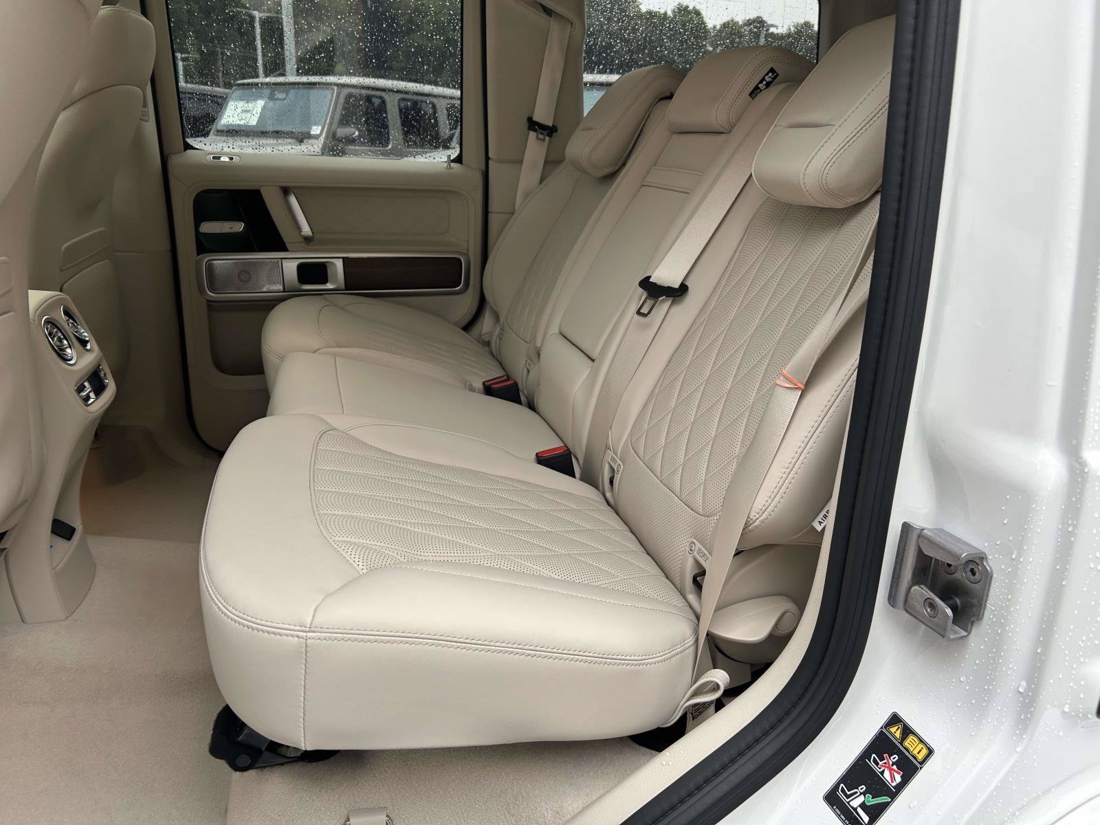 New 2027 MANUFAKTUR Moonlight White Metallic Mercedes-Benz G 580e SUV image 36