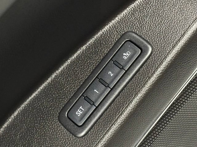 Used 2016 SUMMIT WHITE Chevrolet LT image 17