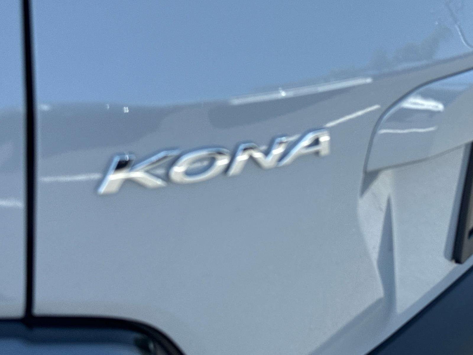 Used 2023 Silver Hyundai SEL image 7