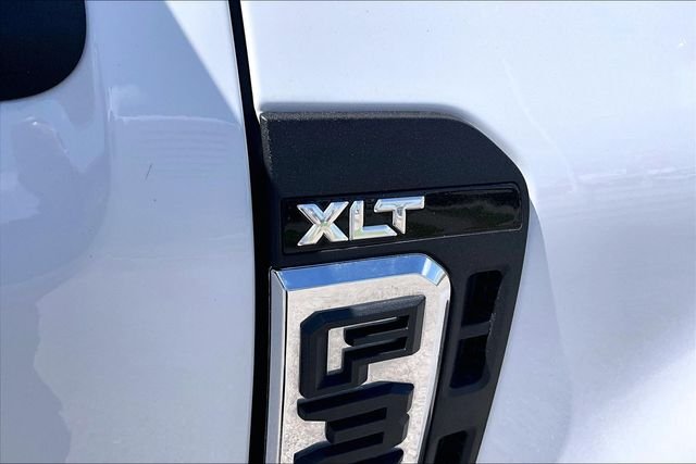Used 2025 Oxford White Ford XLT image 26