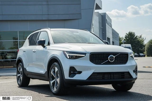 2026 Volvo XC40 B5 Plus Dark AWD's photo