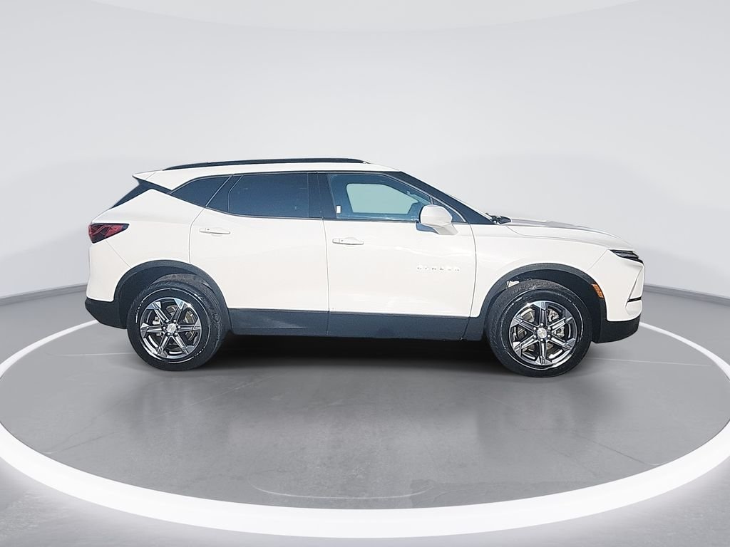 Used 2024 White Chevrolet LT image 9