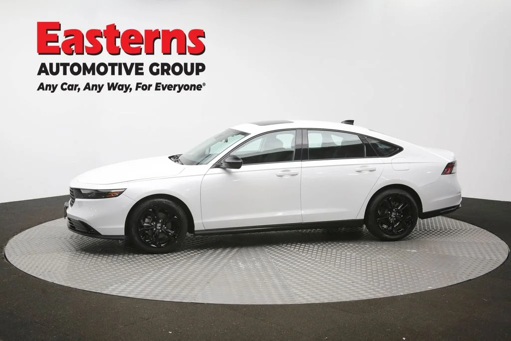 Used 2025 White Honda SE image 58