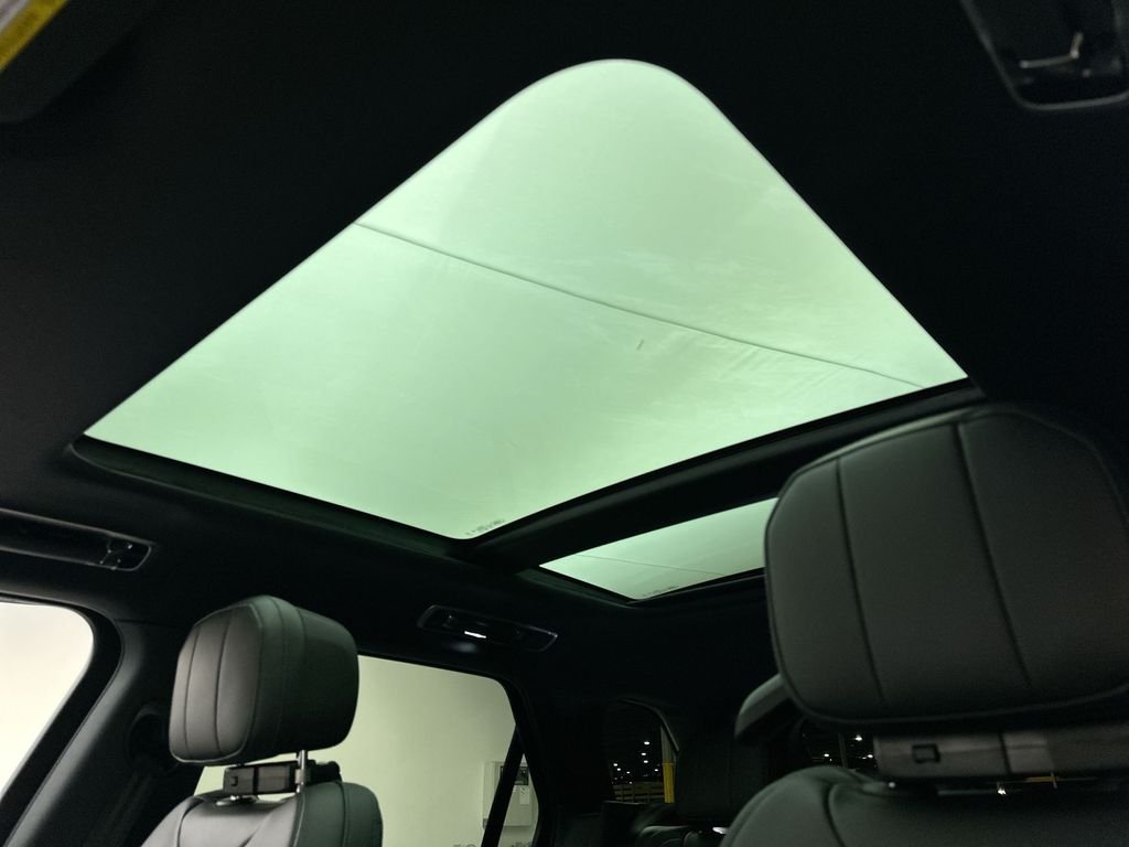 New 2026 Santorini Black LAND ROVER SE image 19