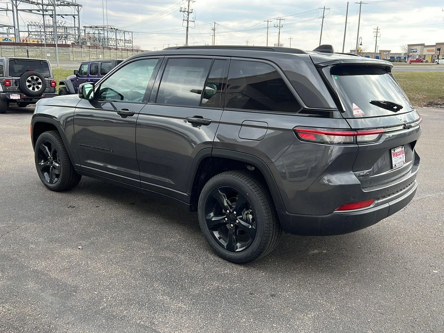 New 2026 Baltic Gray Metallic Clear-Coat Exterior Paint Jeep Limited image 5