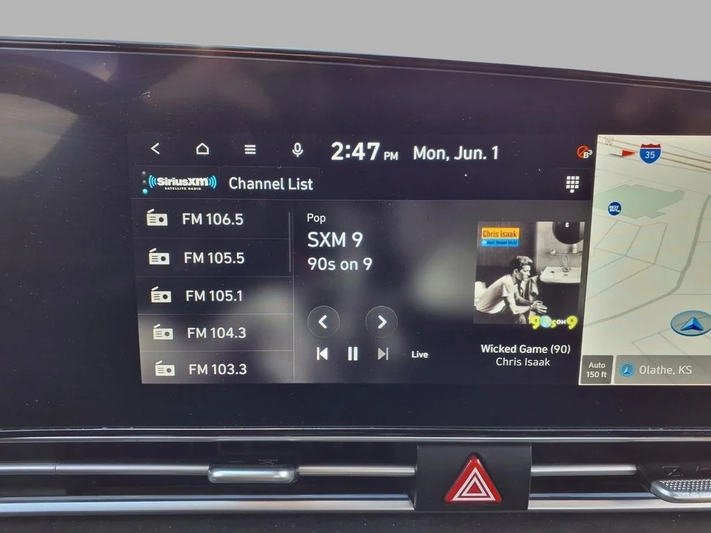 Used 2025 Blue Hyundai SEL Convenience image 5