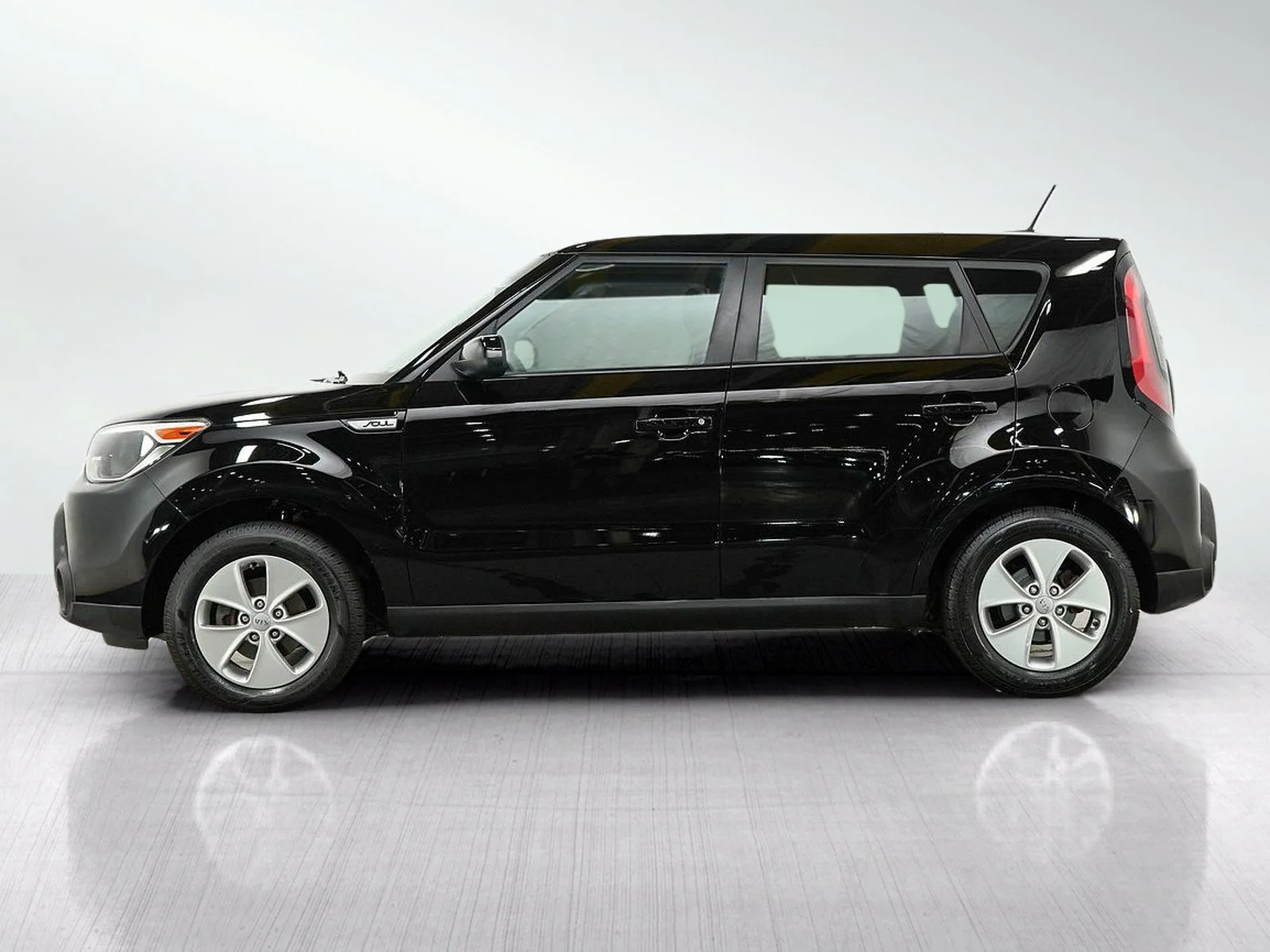 Used 2015 Kia Soul Base with VIN KNDJN2A24F7166961 for sale in Minneapolis, Minnesota