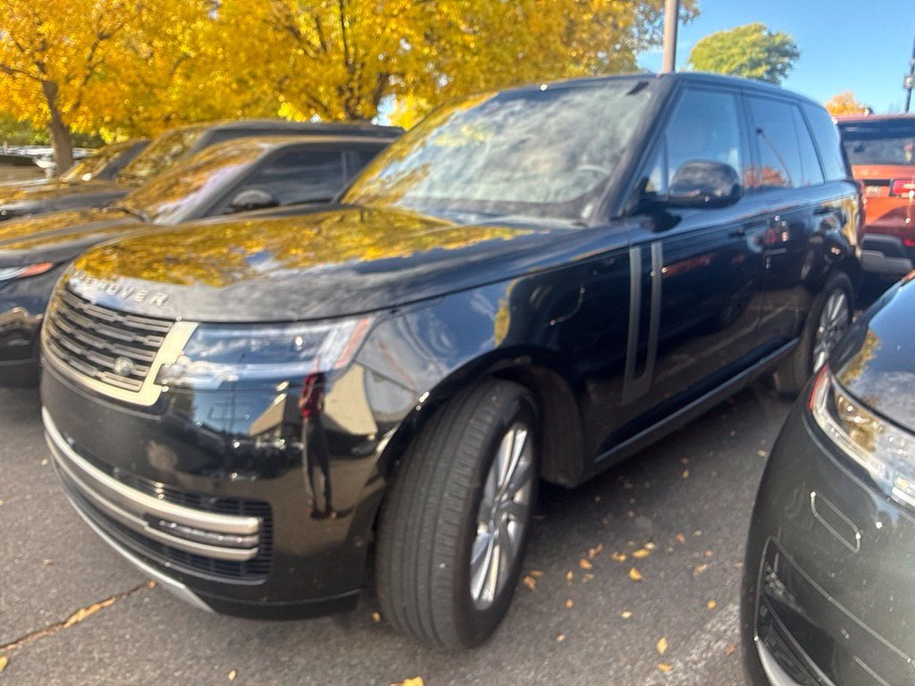 Used 2025 Black Land Rover SE image 5