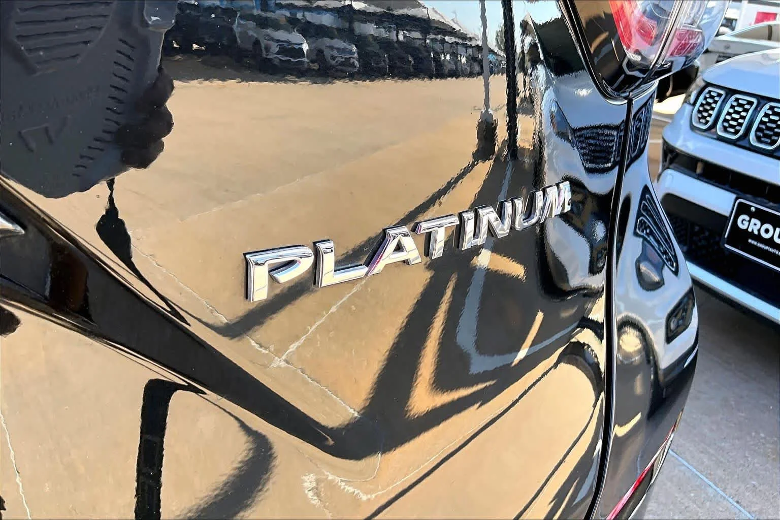 Used 2018 Magnetic Black Metallic Nissan Platinum image 10