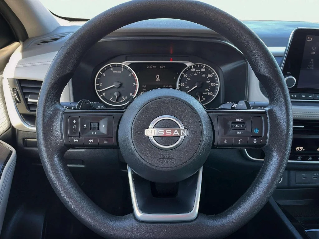 Used 2023 Pearl White Tricoat Nissan SV image 17