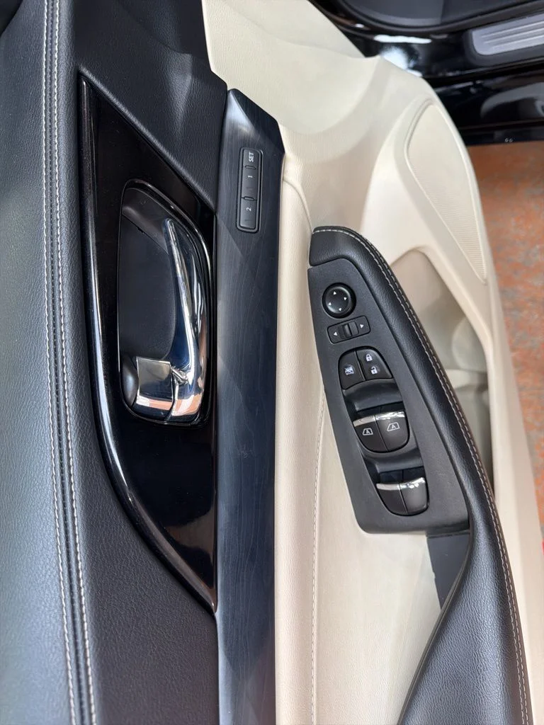 Used 2022 Black Nissan Platinum image 23