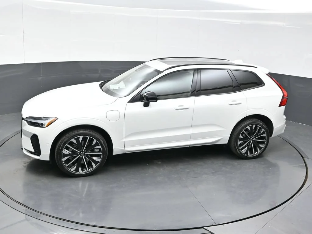 New 2027 Crystal White Volvo T8 Ultra image 33