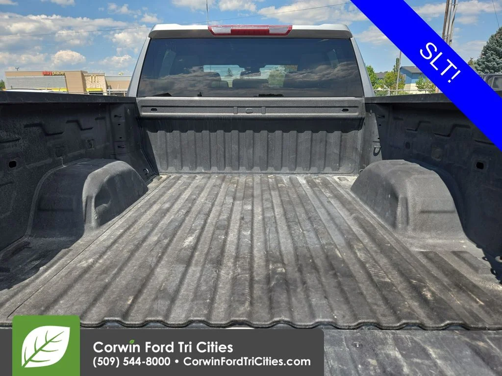 Used 2023  GMC SLT image 34