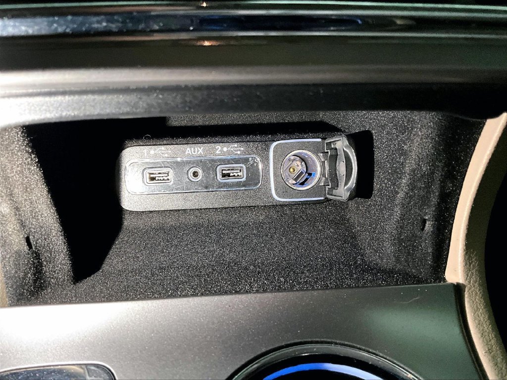 Used 2019 Diamond Black Crystal Pearlcoat Jeep Limited image 26