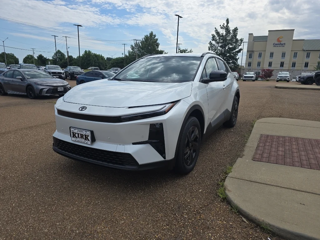 New 2026 Wind Chill Pearl <sup>1</sup> Toyota  SE image 2