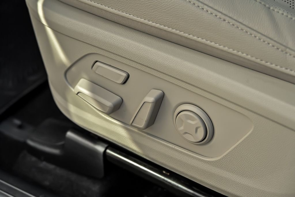 Used 2023 Gray Kia SX Prestige image 21
