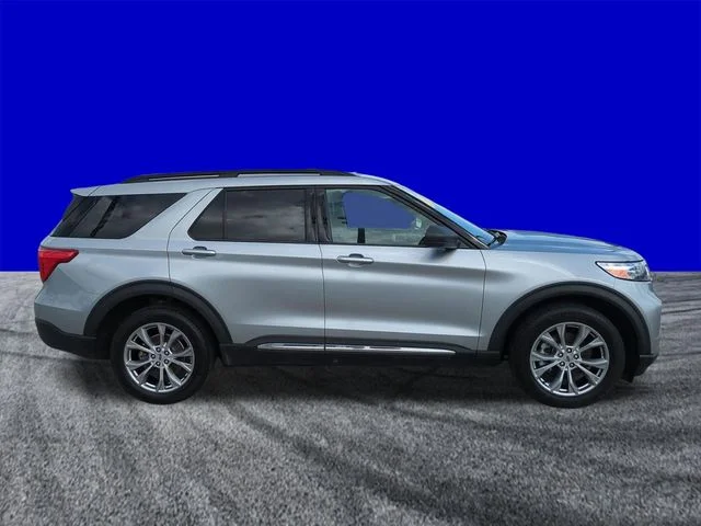 Certified Used 2021 Iconic Silver Metallic Ford XLT image 3