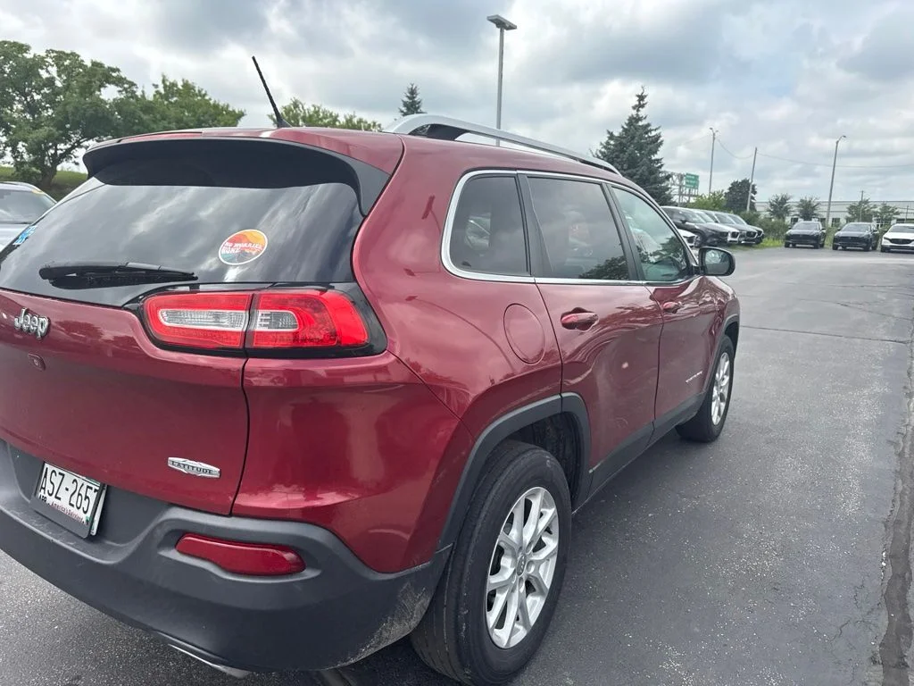 Used 2015 Red Jeep Latitude image 5