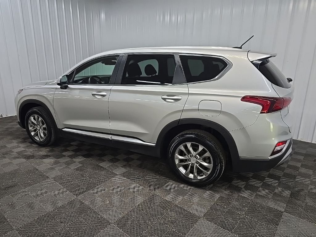 Used 2019 Silver Hyundai SE image 4
