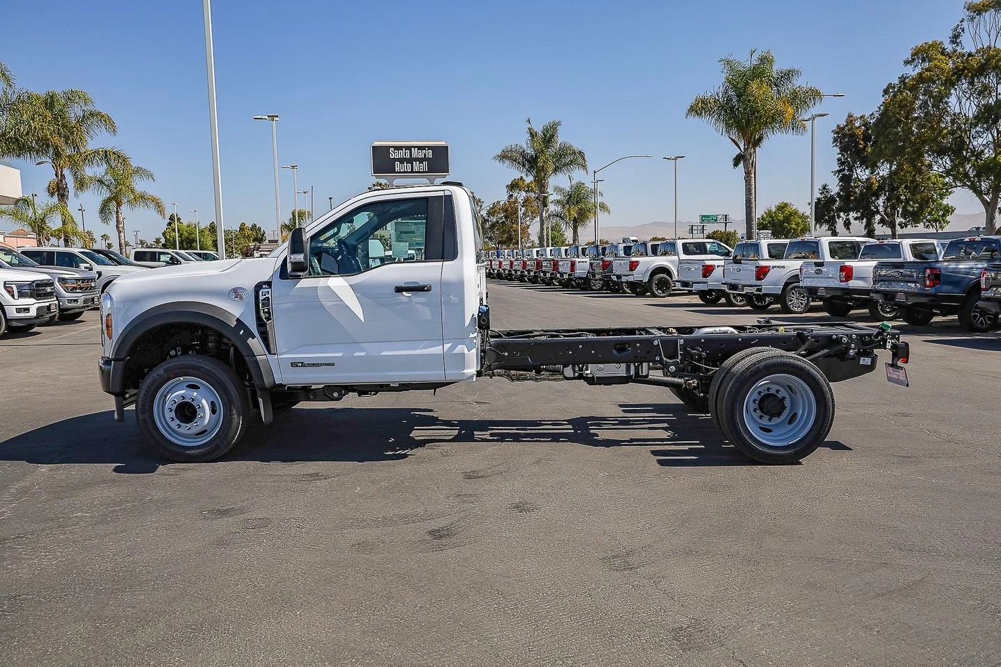 New 2026 Oxford White Ford F-450® XL image 7