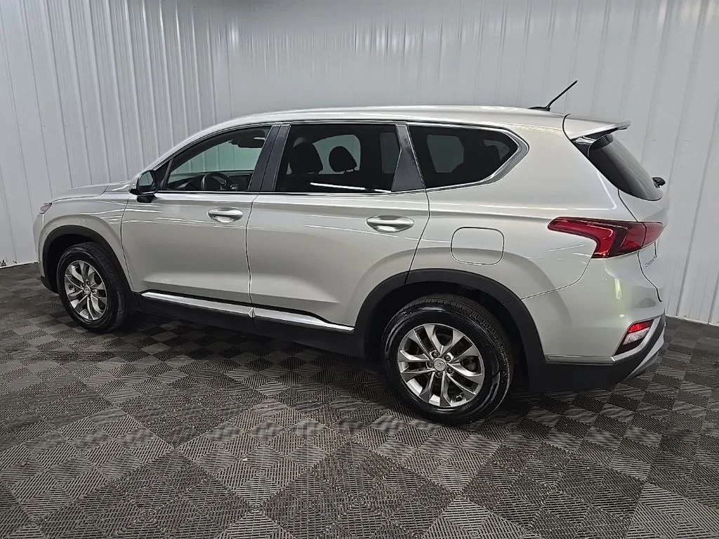 Used 2019 Silver Hyundai SE image 4