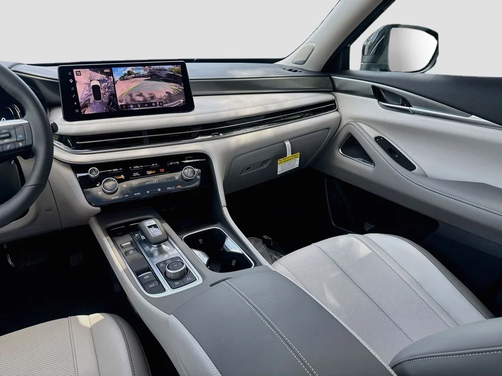 New 2027 MINERAL BLACK INFINITI Luxe FWD image 25