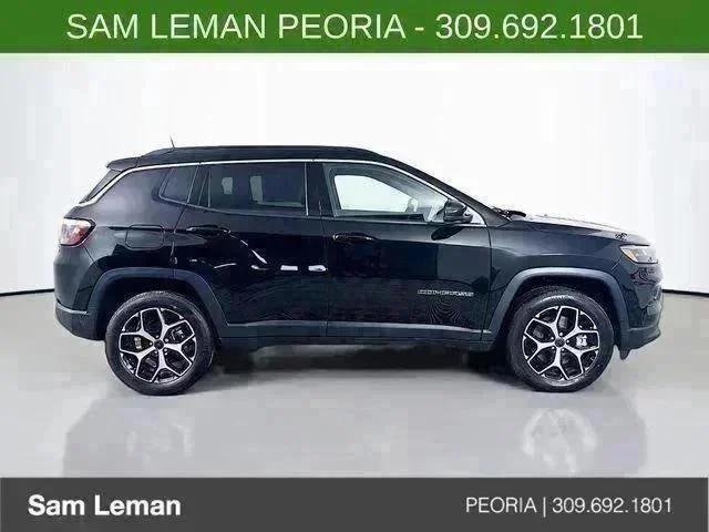 New 2026 Diamond Black Crystal Pearl-Coat Exterior Paint Jeep Limited image 8