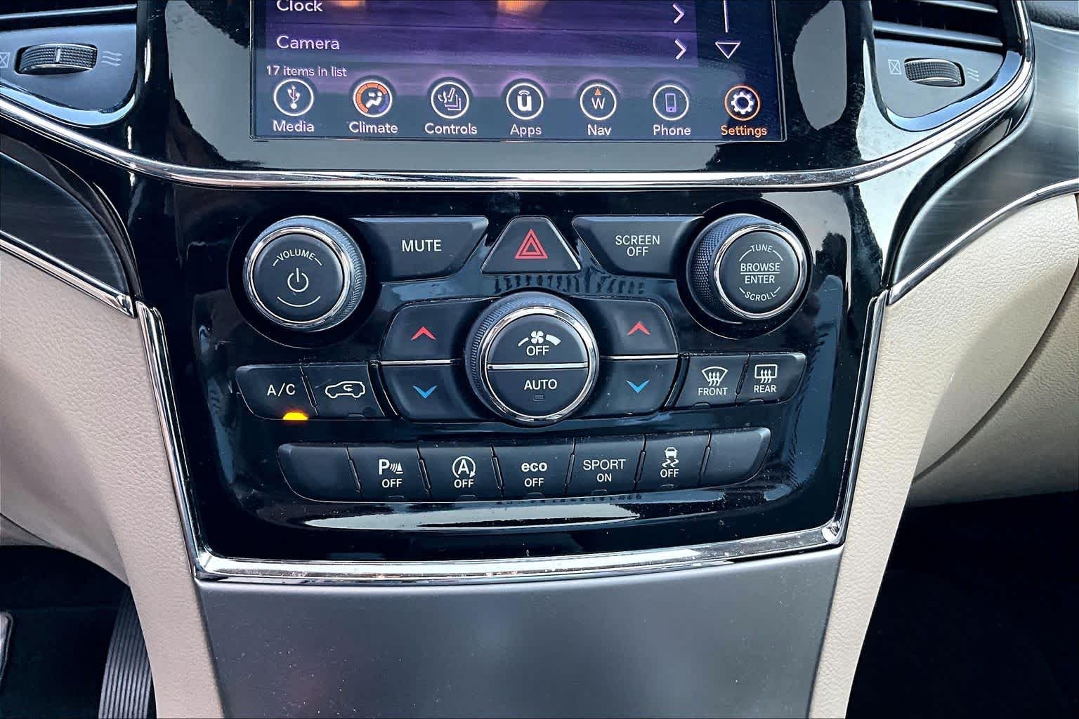 Used 2020 Diamond Black Crystal Pearlcoat Jeep Limited image 26