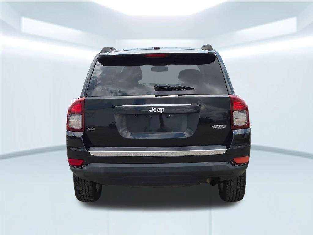 Used 2014 Black Jeep Latitude image 5