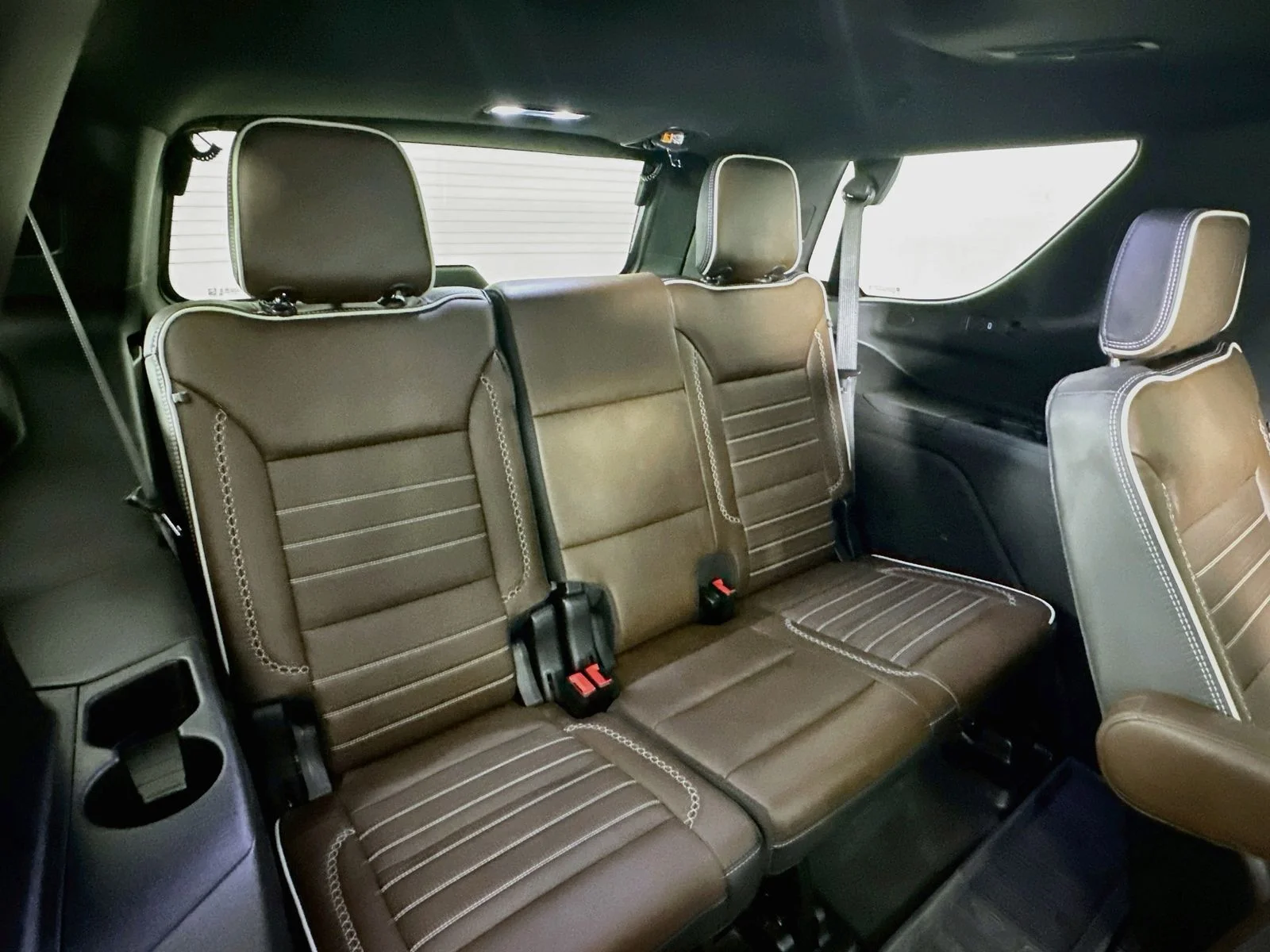 Used 2025 White GMC Denali Ultimate image 31