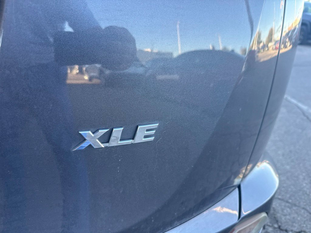Used 2018 Magnetic Gray Metallic Toyota XLE image 6