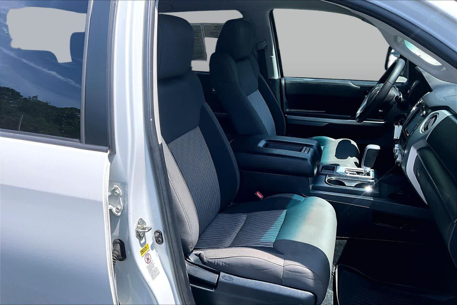 Used 2017 Super White Toyota SR5 image 8
